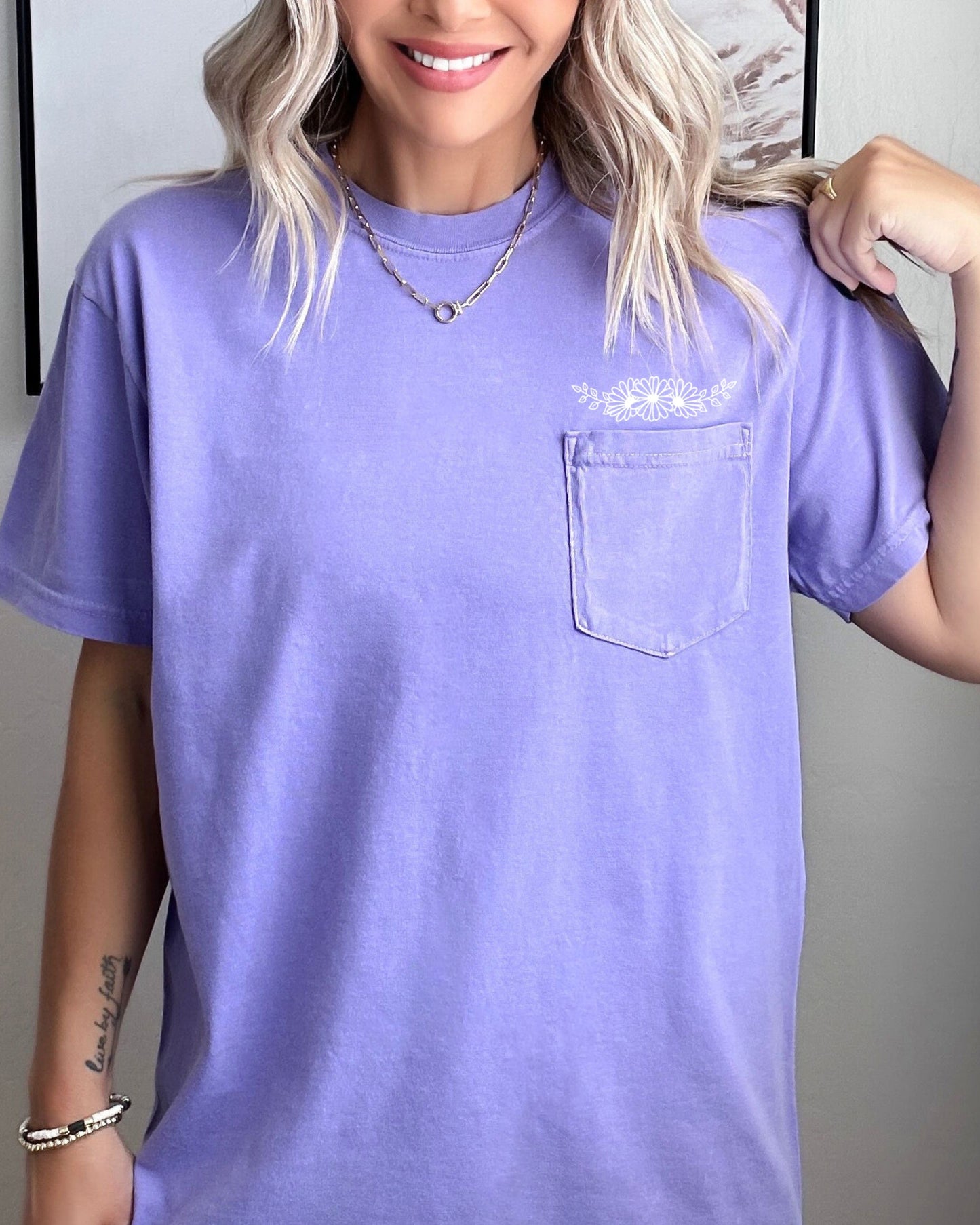 Daisy Bouquet Flowers Botanical Comfort Colors Pocket T Shirt